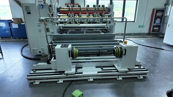 スリッター・リウインダー・マシン 切断・リウインディング用に設計された リチウム電池分離機 大型タッチスクリーン操作